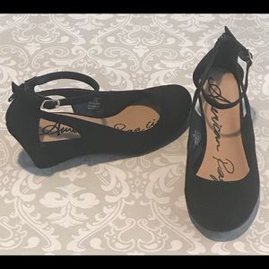 American Rags wedged shoe